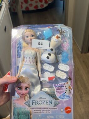 NIB: Disney Frozen Elsa & Olaf Doll Playset: Magic Moldable Snow ❄️ ⛄️